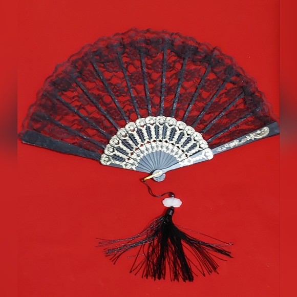 BLACK LACE HAND FAN with BLACK SATIN SLEEVE - Picture 3 of 4